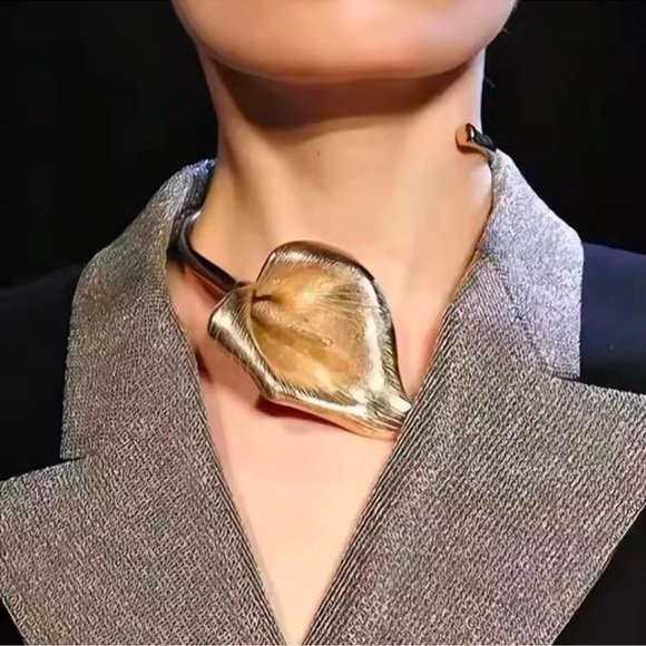 Anthropologie Horseshoe Lotus Silver Bangle Flower Necklace - Picture 5 of 12